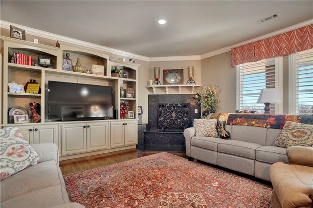 137 Woodcliff Road, Springdale, AR 72764