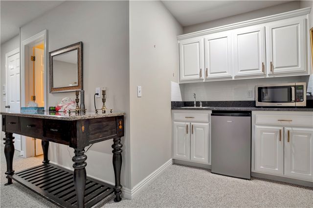 137 Woodcliff Road, Springdale, AR 72764