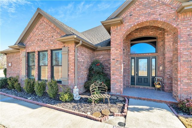 137 Woodcliff Road, Springdale, AR 72764