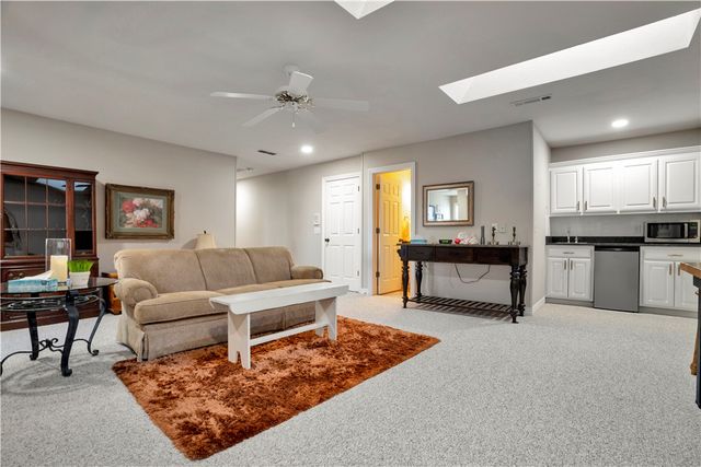 137 Woodcliff Road, Springdale, AR 72764