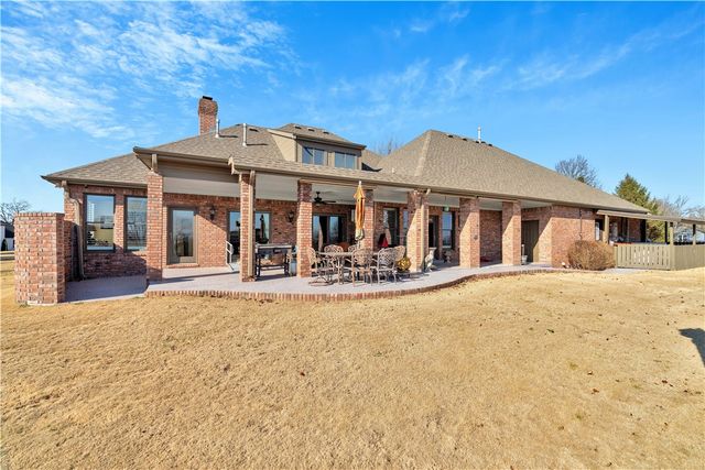 137 Woodcliff Road, Springdale, AR 72764