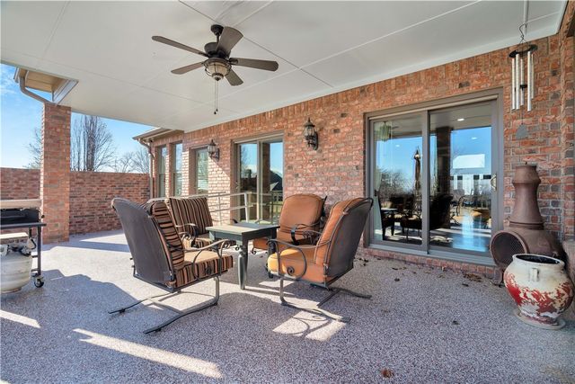 137 Woodcliff Road, Springdale, AR 72764