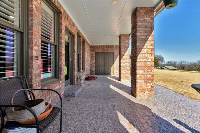 137 Woodcliff Road, Springdale, AR 72764