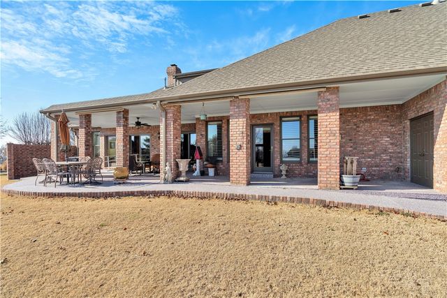 137 Woodcliff Road, Springdale, AR 72764