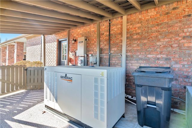 137 Woodcliff Road, Springdale, AR 72764