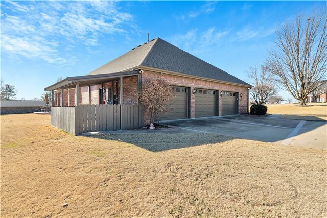 137 Woodcliff Road, Springdale, AR 72764