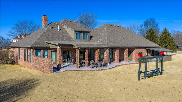 137 Woodcliff Road, Springdale, AR 72764