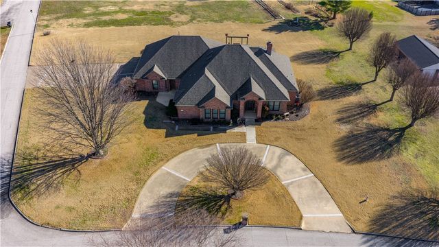 137 Woodcliff Road, Springdale, AR 72764