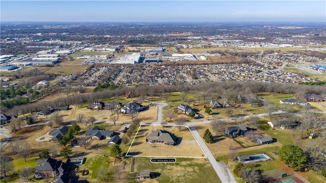 137 Woodcliff Road, Springdale, AR 72764
