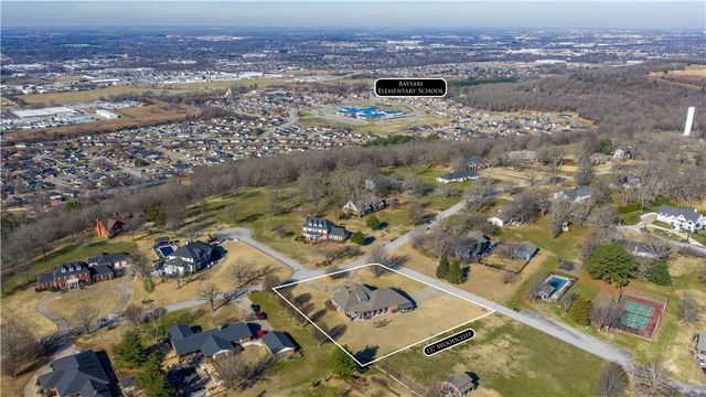 137 Woodcliff Road, Springdale, AR 72764