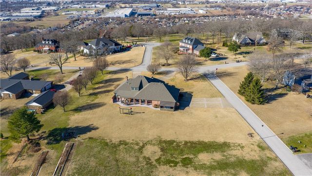 137 Woodcliff Road, Springdale, AR 72764