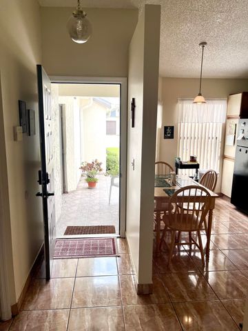 29 Lakepointe Circle, Kissimmee, FL 34743