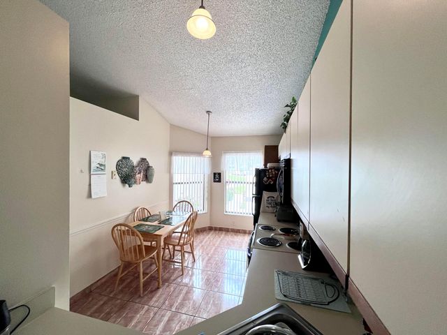 29 Lakepointe Circle, Kissimmee, FL 34743