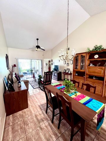 29 Lakepointe Circle, Kissimmee, FL 34743