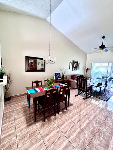 29 Lakepointe Circle, Kissimmee, FL 34743