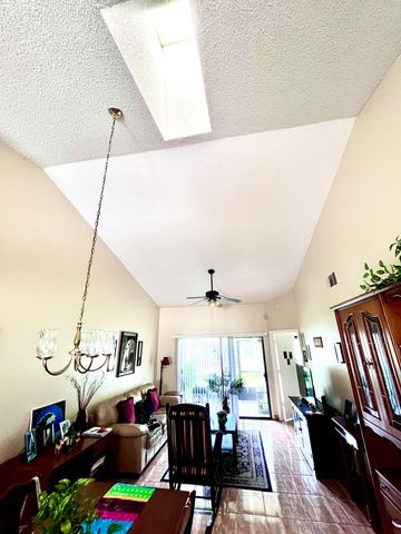 29 Lakepointe Circle, Kissimmee, FL 34743