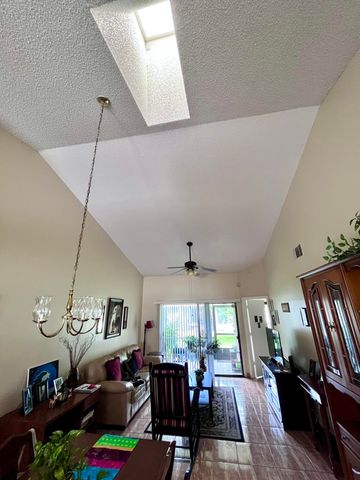 29 Lakepointe Circle, Kissimmee, FL 34743