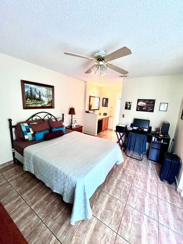 29 Lakepointe Circle, Kissimmee, FL 34743