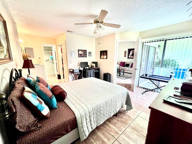 29 Lakepointe Circle, Kissimmee, FL 34743