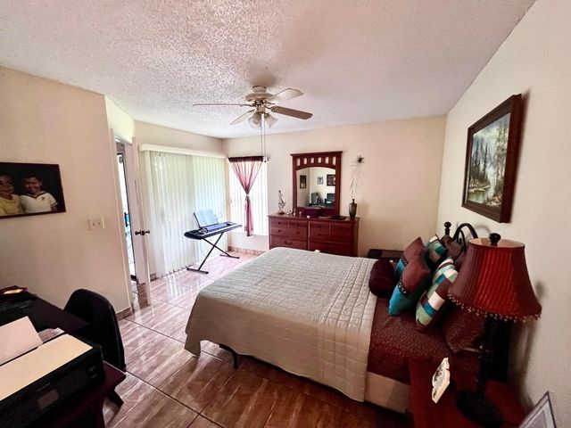 29 Lakepointe Circle, Kissimmee, FL 34743