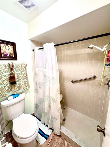 29 Lakepointe Circle, Kissimmee, FL 34743