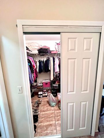 29 Lakepointe Circle, Kissimmee, FL 34743