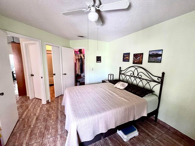 29 Lakepointe Circle, Kissimmee, FL 34743