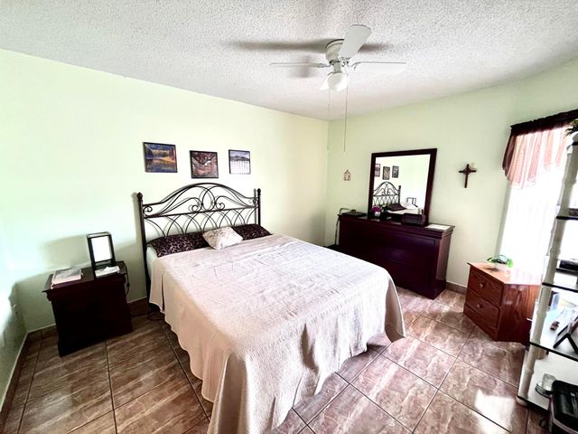 29 Lakepointe Circle, Kissimmee, FL 34743