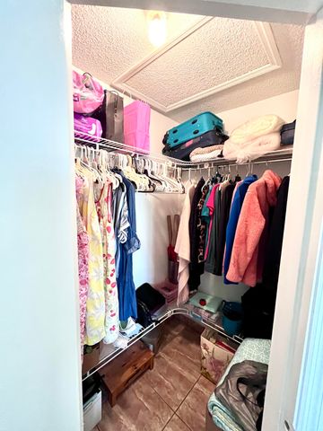 29 Lakepointe Circle, Kissimmee, FL 34743