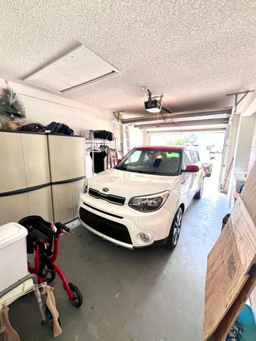 29 Lakepointe Circle, Kissimmee, FL 34743