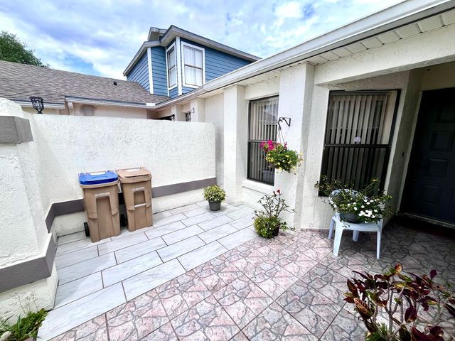 29 Lakepointe Circle, Kissimmee, FL 34743