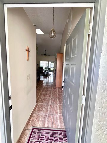 29 Lakepointe Circle, Kissimmee, FL 34743