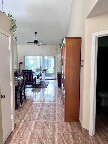 29 Lakepointe Circle, Kissimmee, FL 34743