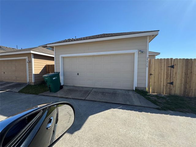 21719 S Mossy Field Lane, Spring, TX 77388