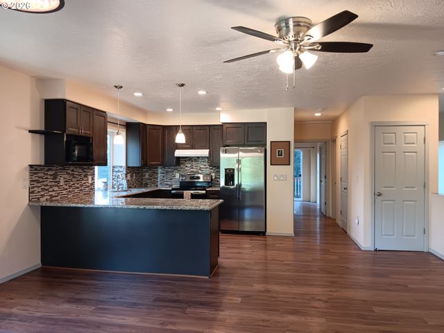 6495 E St, Bay City, OR 97107