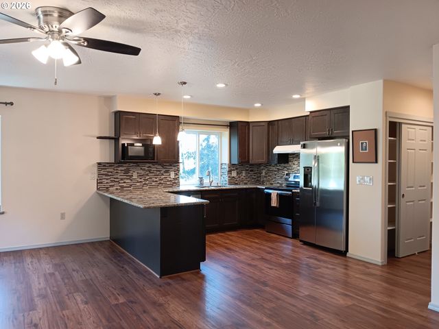 6495 E St, Bay City, OR 97107