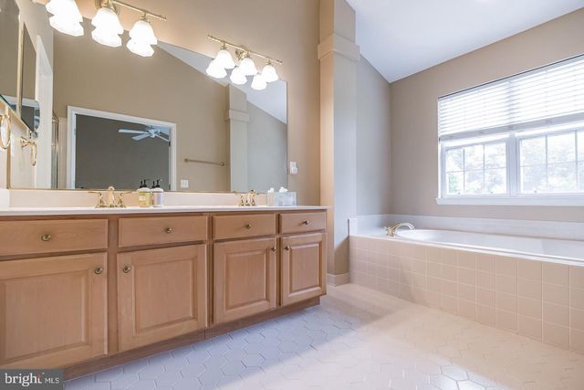 2807 MARYWOOD OAKS LN, Vienna, VA 22181
