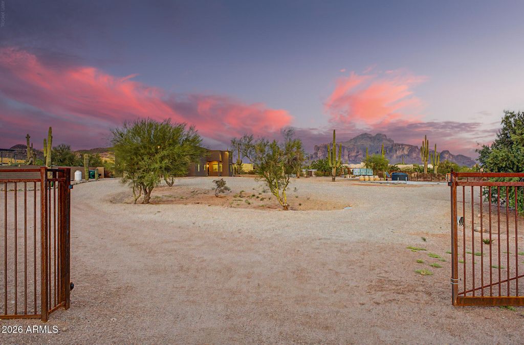 4921 N WOLVERINE PASS Road, Apache Junction, AZ 85119 — photo 3