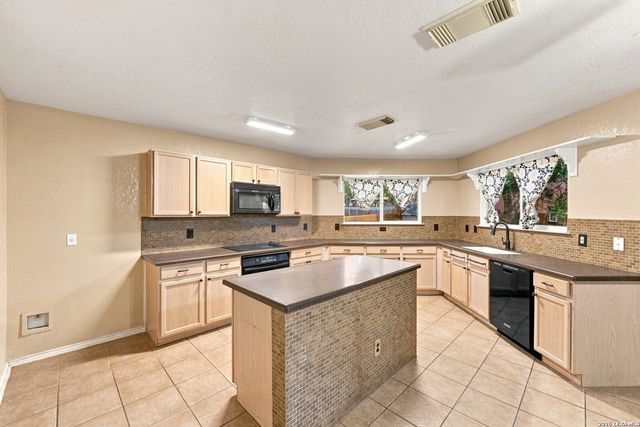 7505 Forest Stream, Live Oak, TX 78233
