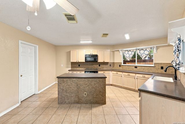 7505 Forest Stream, Live Oak, TX 78233