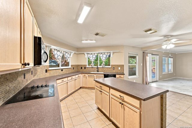 7505 Forest Stream, Live Oak, TX 78233