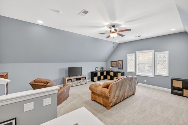 55 Harbor Pt, Lebanon, TN 37087