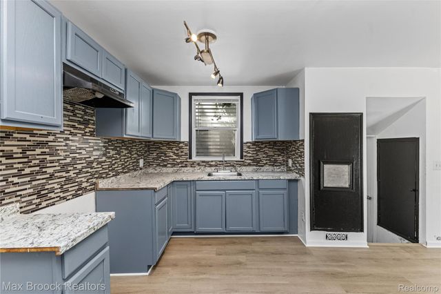 19950 Norborne, Redford Charter Township, MI 48240