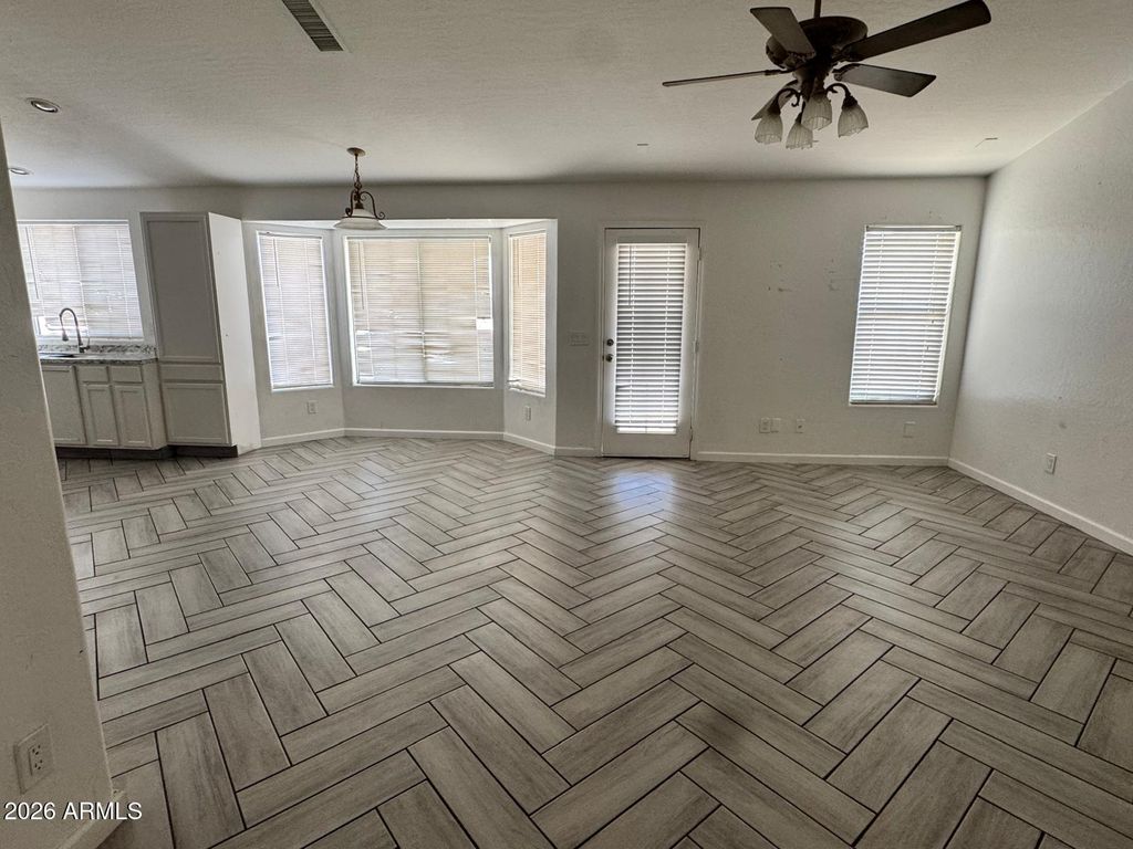 8537 W VIRGINIA Avenue, Phoenix, AZ 85037