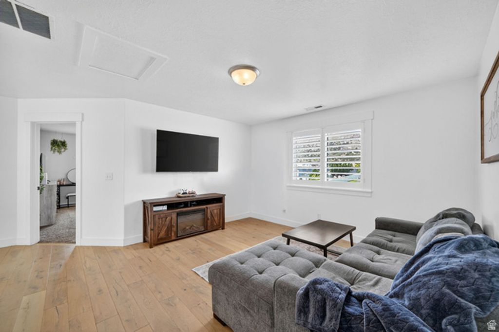 Image 25 of property listing at 13742 S BRONCO HILLS CIR, Herriman, UT 84096