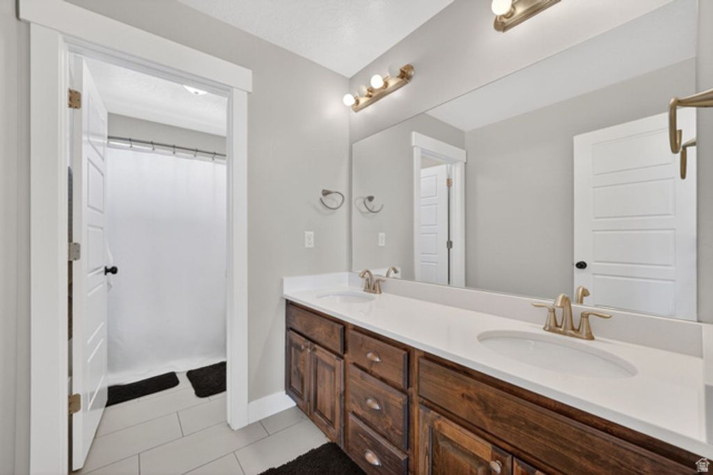 Image 27 of property listing at 13742 S BRONCO HILLS CIR, Herriman, UT 84096