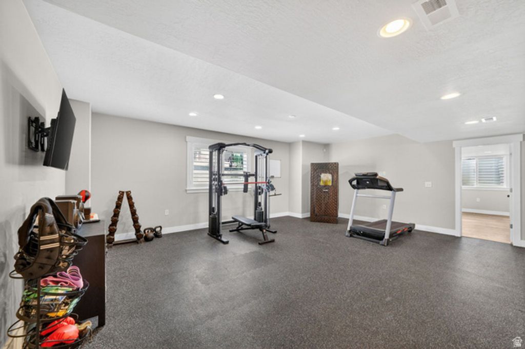 Image 29 of property listing at 13742 S BRONCO HILLS CIR, Herriman, UT 84096