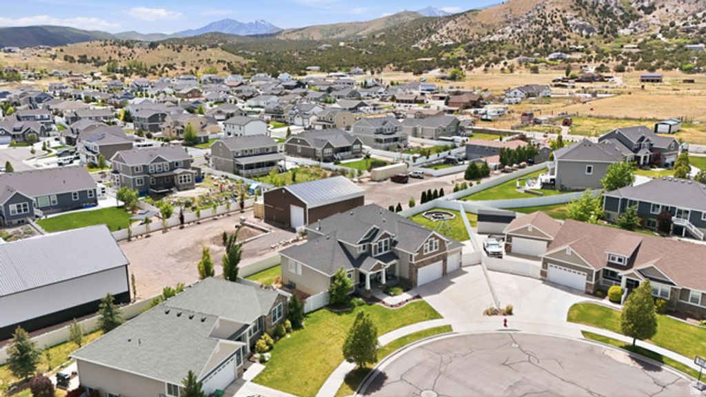 Image 36 of property listing at 13742 S BRONCO HILLS CIR, Herriman, UT 84096