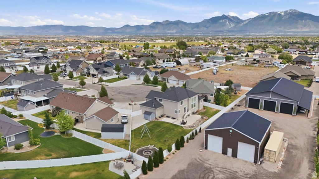 Image 37 of property listing at 13742 S BRONCO HILLS CIR, Herriman, UT 84096