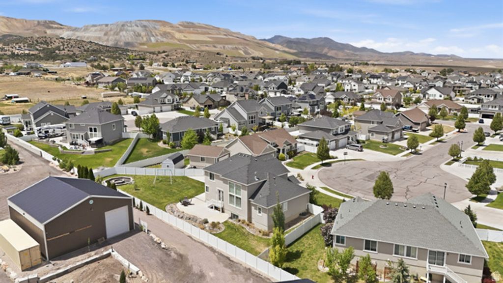 Image 39 of property listing at 13742 S BRONCO HILLS CIR, Herriman, UT 84096